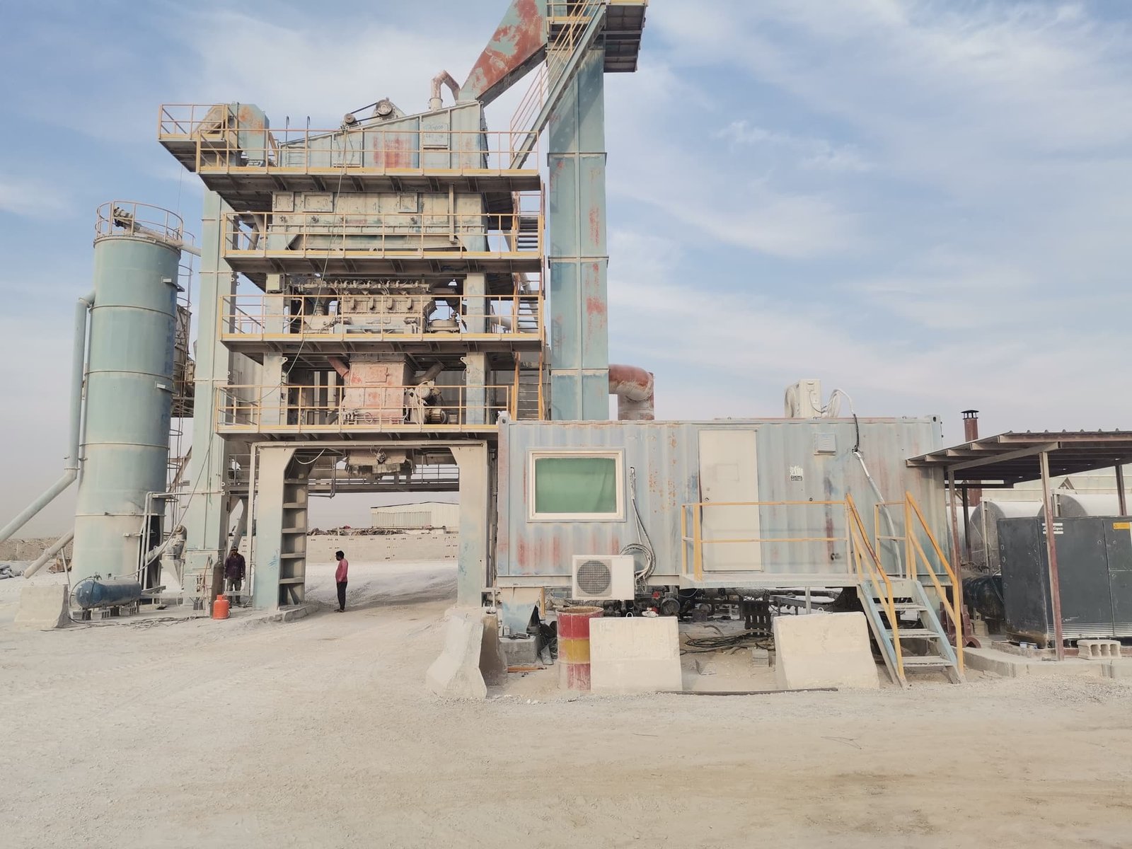 Asphalt plant mixing tower and control room